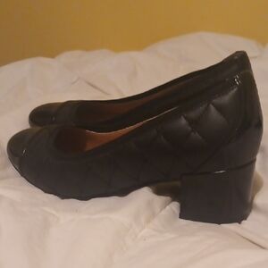 Vionic's Elegant Black Quilted Women's Shoes